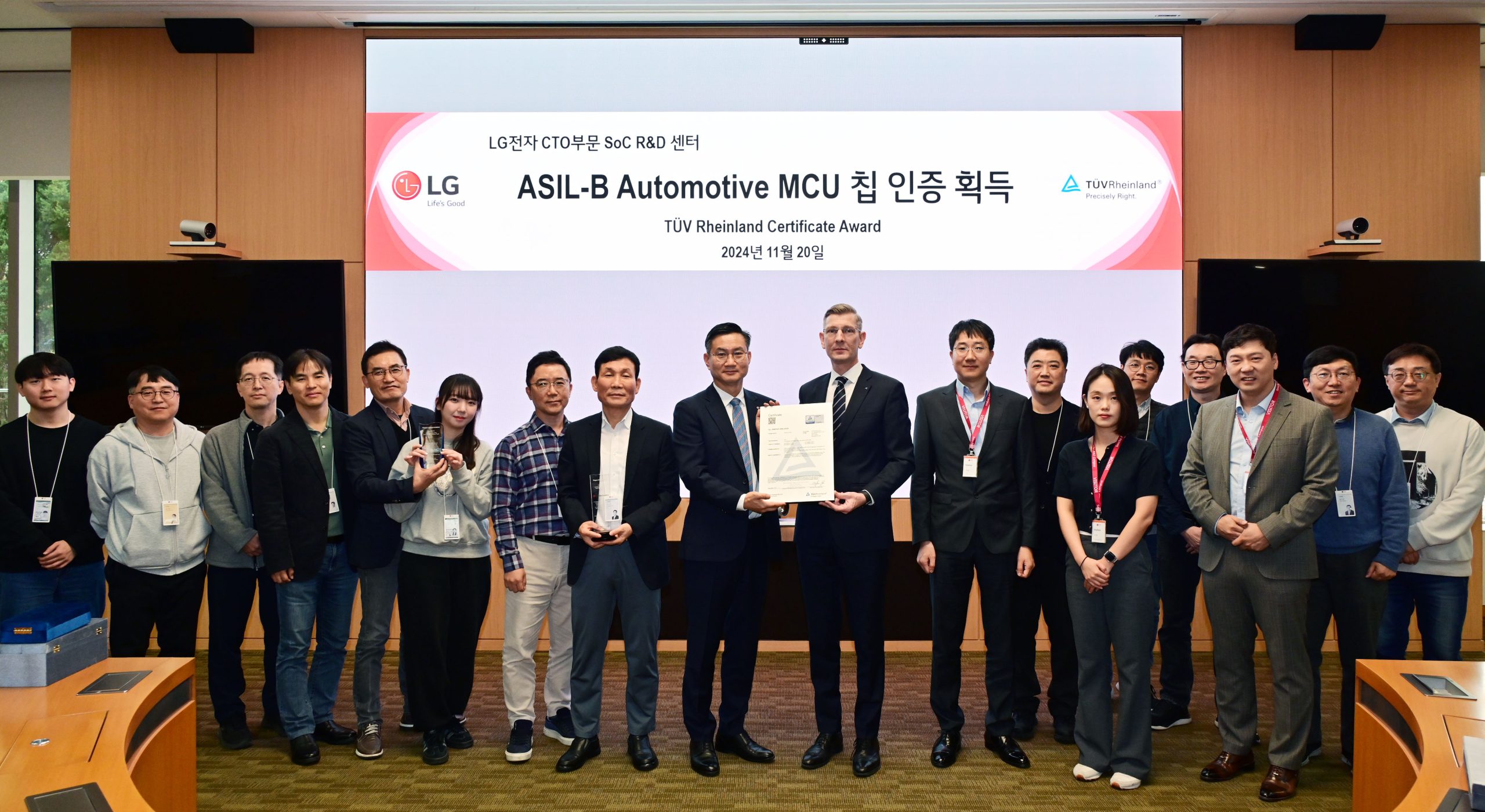 LG Showcases Tailored Digital Signage Solutions at ISE 2025